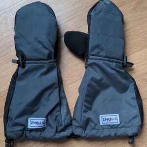 Stonz Youth Mittz in Black and Gray